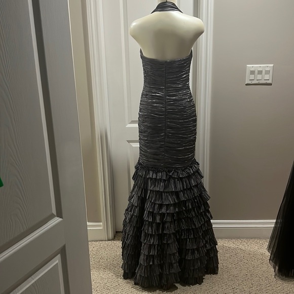 Rich grey evening gown with matching shawl. - Picture 4 of 6